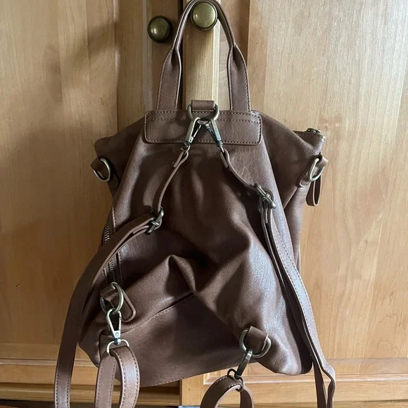 Brown leather backpack style Antik Kraft bag. - Picture 2 of 8